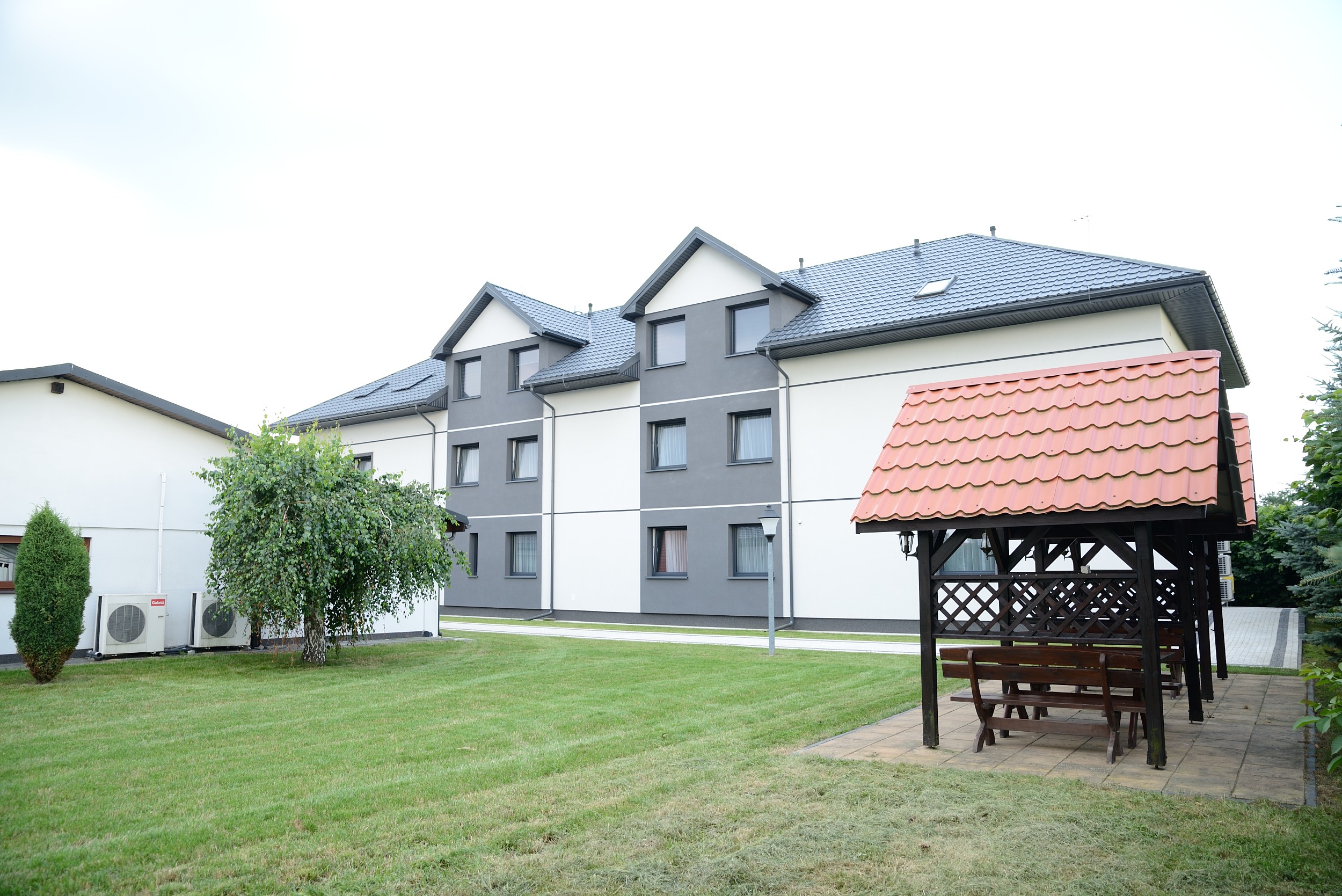 Ogród i zewnętrzna część hotelu
